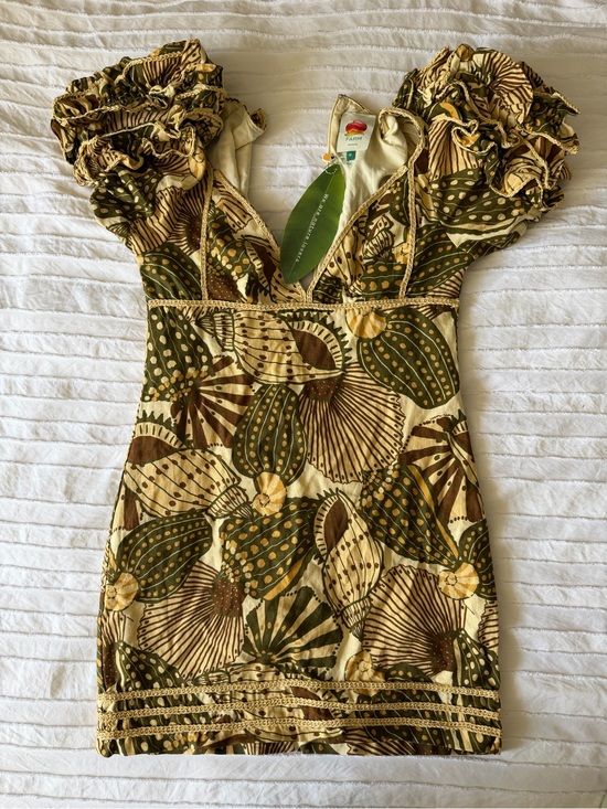 FARM Rio Dresses & Skirts - FARM Rio Green, Brown & Cream Tropical Print Ruffled Sleeve Dress